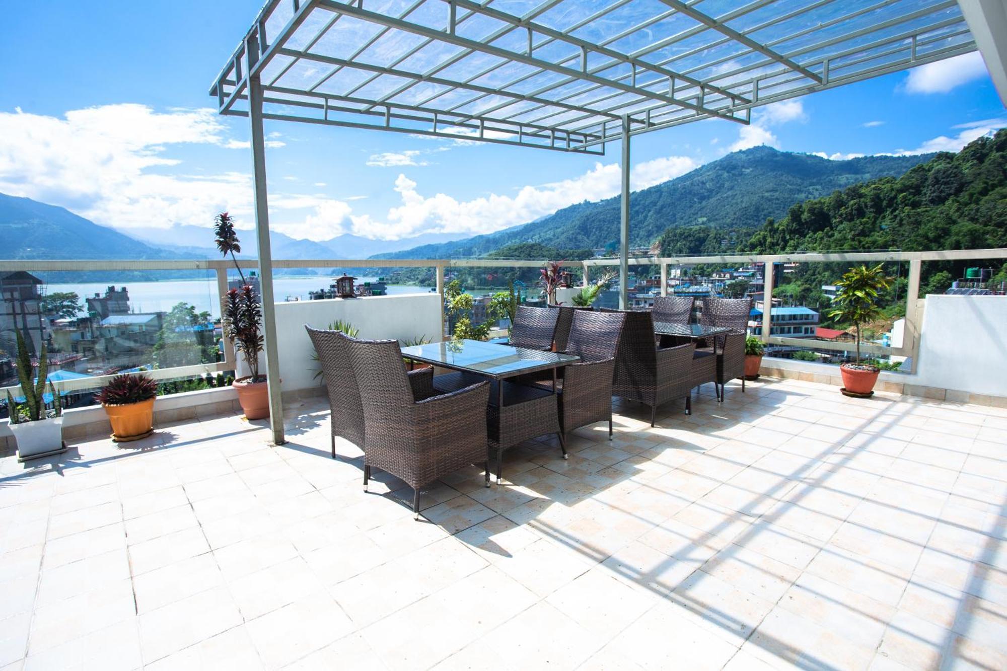 Chautari Boutique Hotel Покхара Екстер'єр фото